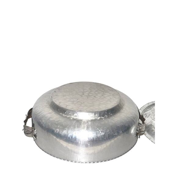 VTG Rodney Kent Hand Hammered Aluminum Bowl with Embossed Tulips & Tulip Handle - Picture 9 of 9